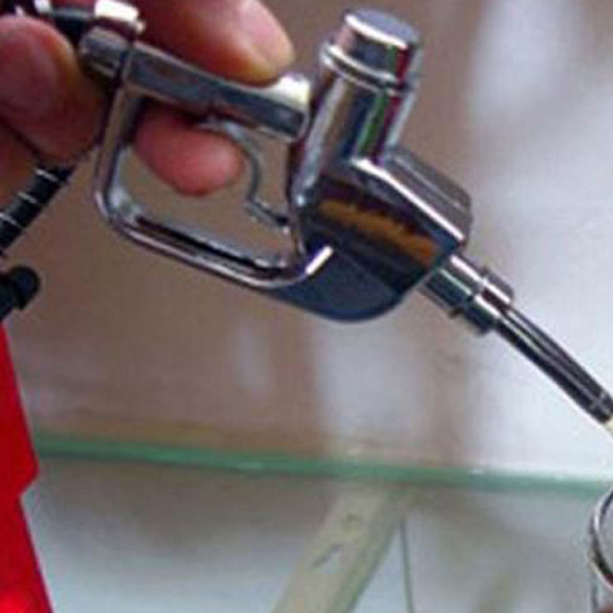 BEVERAGE DISPENSER MACHINE WITH GUN