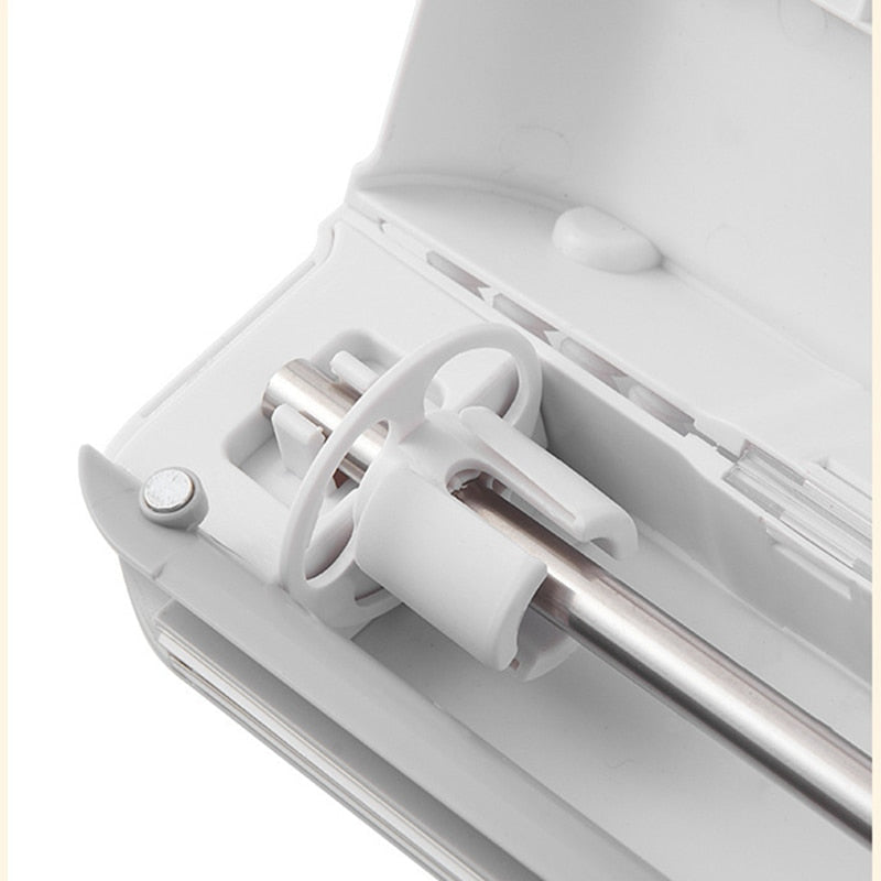 FOIL HOLDER WITH CUTTER